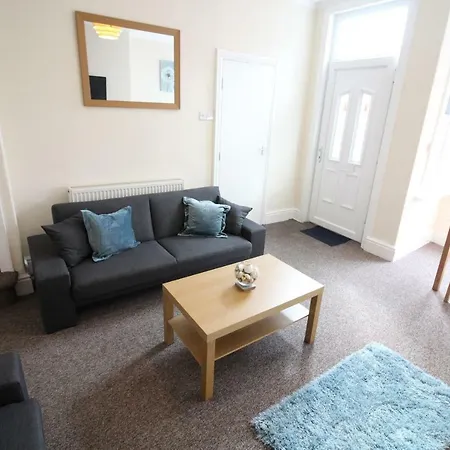 Holiday home 2 Bed House In Leeds