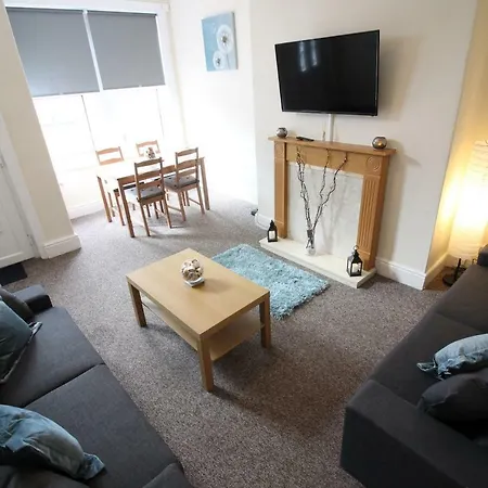 Holiday home 2 Bed House In Leeds