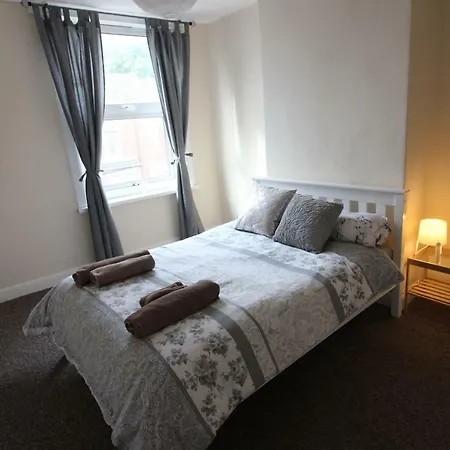 Holiday home 2 Bed House In Leeds