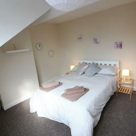 2 Bed House In Leeds Leeds (West Yorkshire)