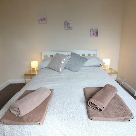 2 Bed House In Leeds Leeds (West Yorkshire)