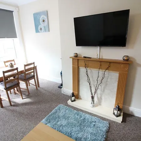 2 Bed House In Leeds *